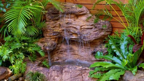 LARGE CORNER WATERFALL-001